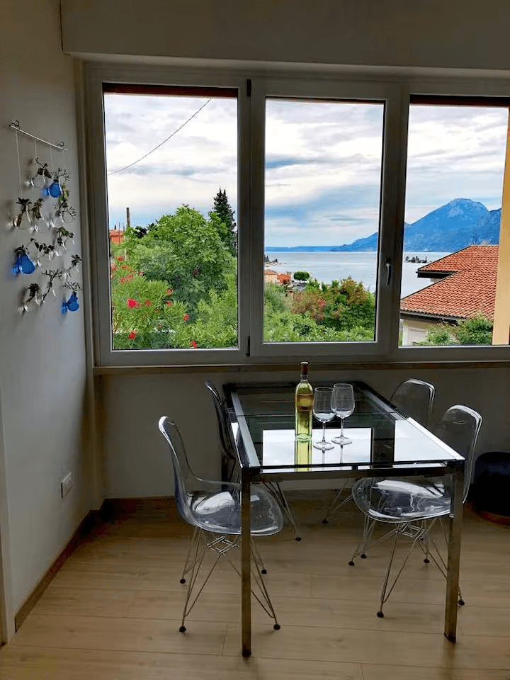 living-room-lake-view